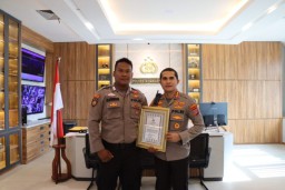 Kadivhumas Sampaikan Apresiasi Kapolri ke Anggota Yang Jadi Penggali Kubur