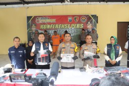 Polresta Sidoarjo Amankan 2 Pria Pamer Senpi Rakitan di Medsos