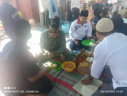 Gus Dulloh Hadiri Kenduri di Makam Mbah Sentono, Pererat Silaturahmi