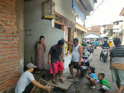 Surabaya siap!Warga Gundih Gotong Royong Antisipasi Banjir