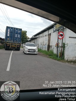 Pengemudi Truk Diduga Serobot Rambu Lalintas, Diduga Tanpa Ditindak Lanjutin Dari Pihak Satlantas Polres Pasuruan Kota