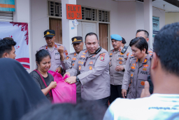 Cerita Kapolsek Pesanggrahan Evakuasi Warga Banjir yang Terjebak dari Lantai Dua
