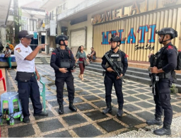JELANG HARI RAYA, BRIMOB POLDA BALI GENCAR PATOLI DI PERTOKOAN EMAS