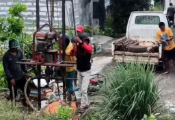Gotong Royong Warga Pesona Suramadu 2 Atasi Krisis Air Bersih dengan Sumur Bor