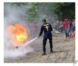 Tingkatkan Kesiapan Personel Cegah Kebakaran, Polda Bali Gelar Simulasi Penggunaan Apar