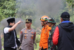 Ratusan Personel Gabungan Gelar Tanggap Darurat dan Evakuasi Korban Tanah Longsor di Depok Bendungan