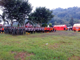 Petugas Gabungan Kembali Lakukan Pencarian Korban Tanah Longsor di Trenggalek