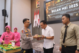 Kapolres Trengalek Potong Tumpeng Ulang Tahun 59 Anggota, Pesannya Bikin Merinding