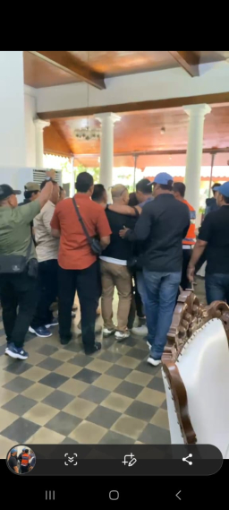 Awak Media Didorong, Dilarang Pengambilan Liputan, Dipiting, dan Ditantang Diajak Duel Oknum Pengamanan Wabup Sidoarjo