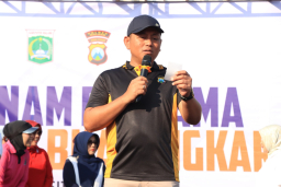 Ribuan Warga Meriahkan Olahraga Bersama Hari Bhayangkara ke - 79 di Stadion Kanjuruhan Malang