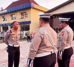 Olahraga Sore”: Inovasi Ditlantas Polda Jatim Tingkatkan Kebugaran dan Profesionalisme Polantas