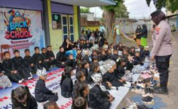 Melalui Wayang Golek, Polresta Banyuwangi Edukasi Kepada Siswa Terkait Anti Bullying