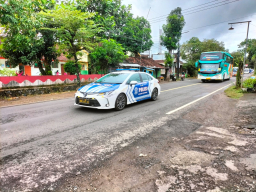 Polres Trenggalek Kawal Ketat Pemberangkatan Wisudawan IKSPI Kera Sakti ke Madiun