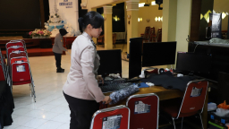 Sambut HUT ke-77, Polwan Polresta Malang Kota Gelar Bakti Religi di Sejumlah Tempat Ibadah