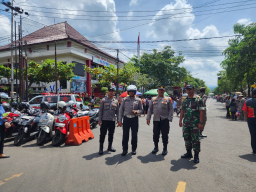Polres Trenggalek Terjunkan Puluhan Personel Amankan Parade Drumband HUT ke-80 RI Tingkat SMA