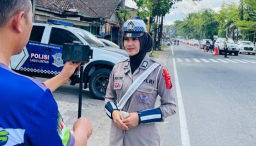 Edisi Spesial HUT Ke-77 Polwan: Brigadir Pratiwi Dwi Wahyu Ningsih, Polisi Presenter