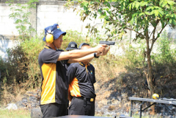 Polres Ngawi Gelar Latihan Menembak Tingkatkan Kemampuan Anggota