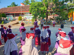 Police Go To School di Ngawi, Ajak Siswa SD Kendal Pahami Disiplin
