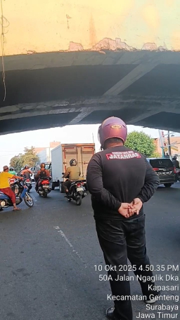 Ngaglik Surabaya Kritis, Lawan Arus dan Tak Helm Saat Jam Sibuk Polisi Menghilang