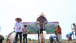 Implementasi Asta Cita Presiden; Polresta Banyuwangi Tanam Jagung Serentak Kuartal IV di Sawah