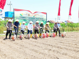 Polres Jombang Tanam Jagung Bersama Petani, Dukung Program Ketahanan Pangan Nasional