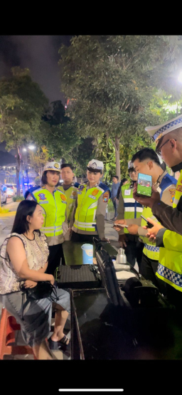 Usai Pesta, Pemobil di Surabaya Ditilang dan Diantar Polisi Pulang