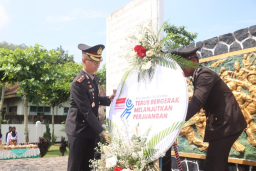 Kapolres Trenggalek Pimpin Upacara Ziarah Nasional dan Tabur Bunga Hari Pahlawan