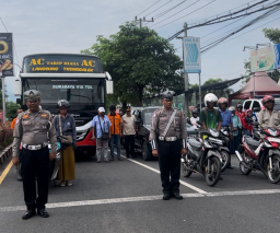 Hari Pahlawan, Polisi di Trenggalek Ajak Pengguna Jalan Mengheningkan Cipta Polres Trenggalek