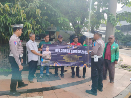 Tingkatkan Disiplin Belalu - lintas Polres Pelabuhan Tanjung Perak Sosialisasi Ops Zebra Semeru 2025, Sasar Pengemudi