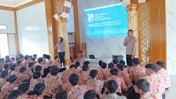 Polisi Ngawi Sosialisasikan SPMB SMA Taruna Kemala Bhayangkara di SMPN 1 Geneng