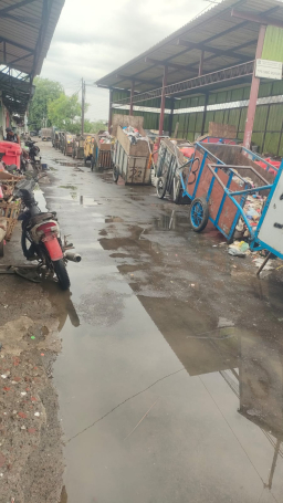 Bau Menyengat dan Akses Jalan Terganggu, DLH Surabaya Diminta Ambil Keputusan Relokasi TPS