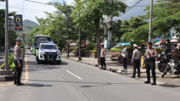 Pastikan Lancar, Polres Trenggalek Lakukan Pengamanan Keberangkatan Calon Warga Baru IKSPI ke Madiun