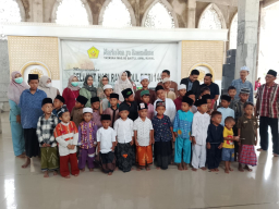Yayasan Masjid Baitul Amal Kamal. Bekerjasama Dengan Dinas Kesehatan Kabupaten Bangkalan