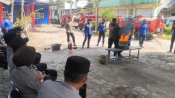 Tingkatkan Kapasitas Bhbainkamtibmas, Polres Trenggalek Gelar Pelatihan Bersama Damkar