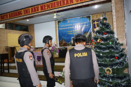 Jelang Ibadah Natal, Polres Trenggalek Lakukan Sterilisasi Sejumlah Gereja