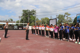 Siap Berlaga di Kejurprov Jatim, Kapolres Trenggalek Lepas Tim Bola Voli U-18
