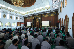 Polda Jatim Peringati Isra' Mi'raj Pertebal Iman dan Taqwa*