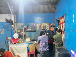 Polres Gresik Ungkap Peredaran Miras di Menganti, Puluhan Liter Miras Diamankan dari Warung Karaoke