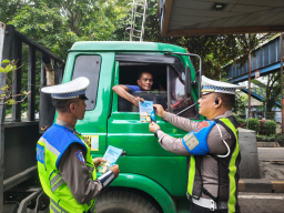Ditlantas Polda Jatim Tertibkan Penggunaan Lajur Jalan Tol