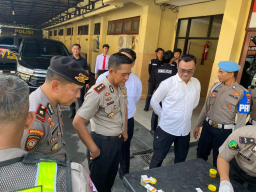 Polresta Banyuwangi Gelar Tes Urine Mendadak Ratusan Personel