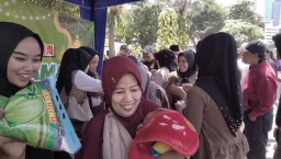 Bagi-Bagi Sembako, AMI Wujudkan Kepedulian di Bulan Berkah