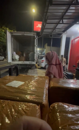 Banyuates Geger! Jasa Ekspedisi Ternyata Jadi Jalur 'Aman' Distribusi Rokok Ilegal ke Luar Madura?
