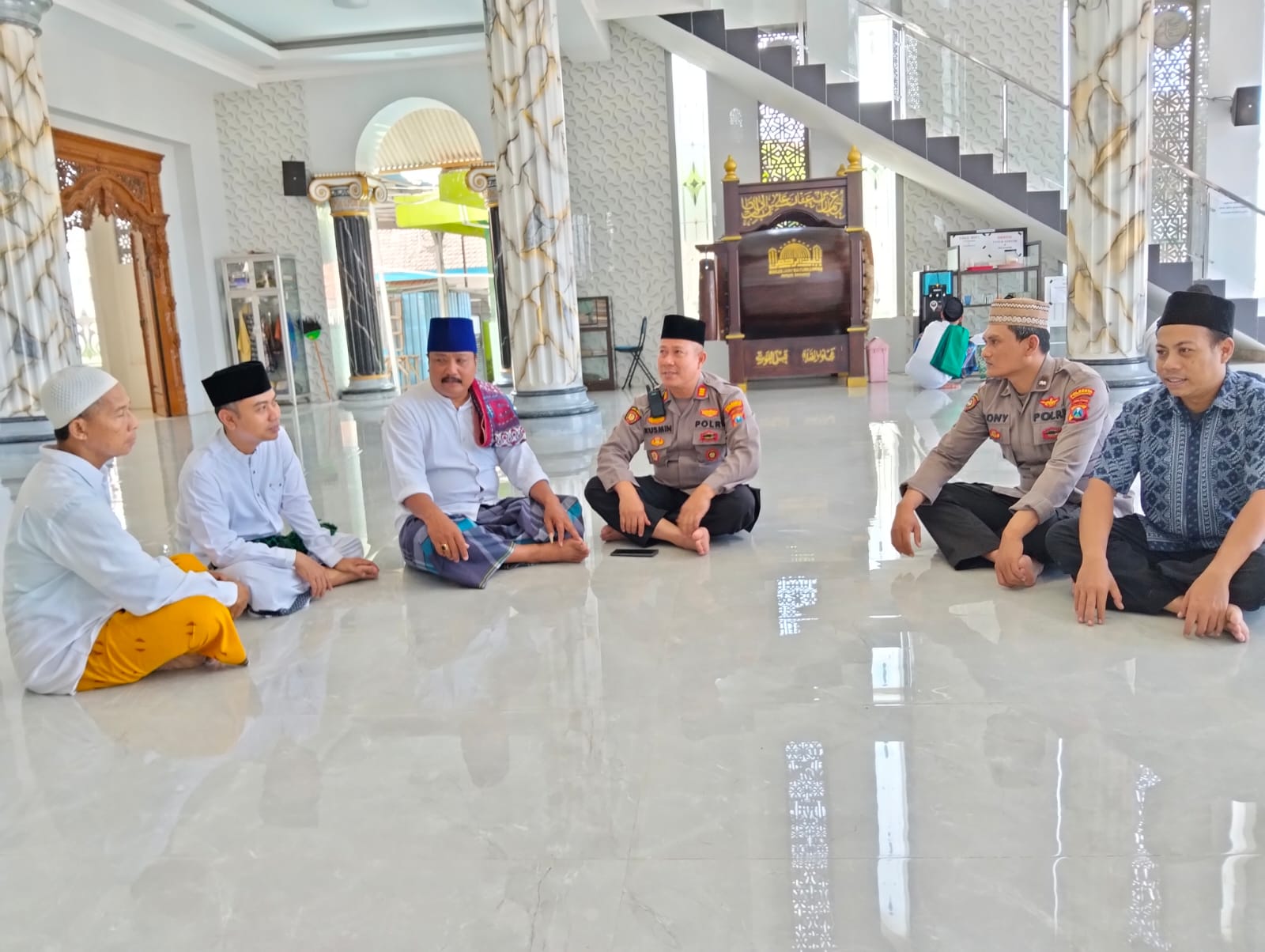 Polresta Banyuwangi Gelar Safari di Jumat Curhat Upaya Cooling System Jelang Pilkada 2024