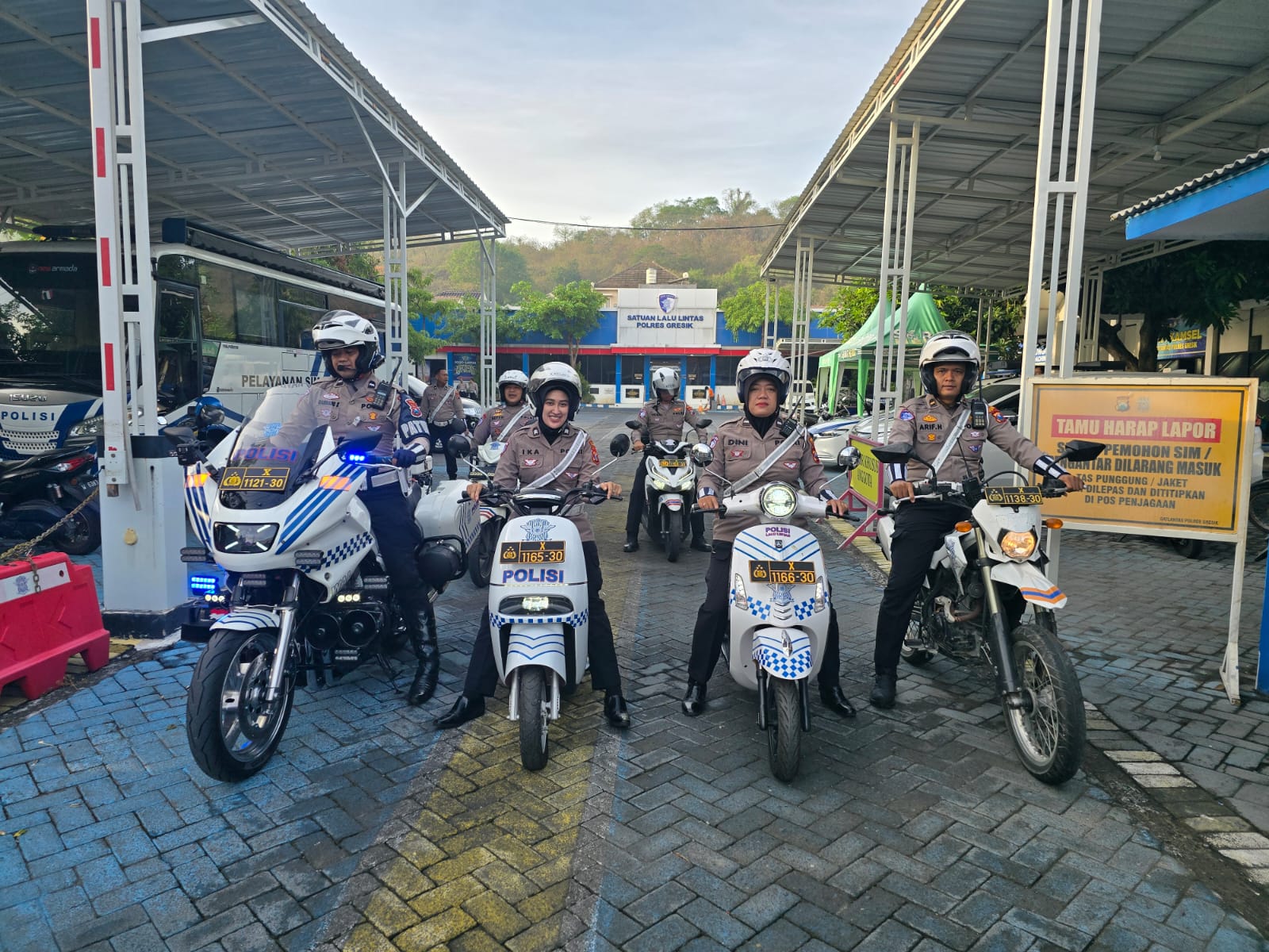 Patroli Srikandi Giri Berbasis Kendaraan Listrik untuk Edukasi Lalu Lintas Ramah Lingkungan
