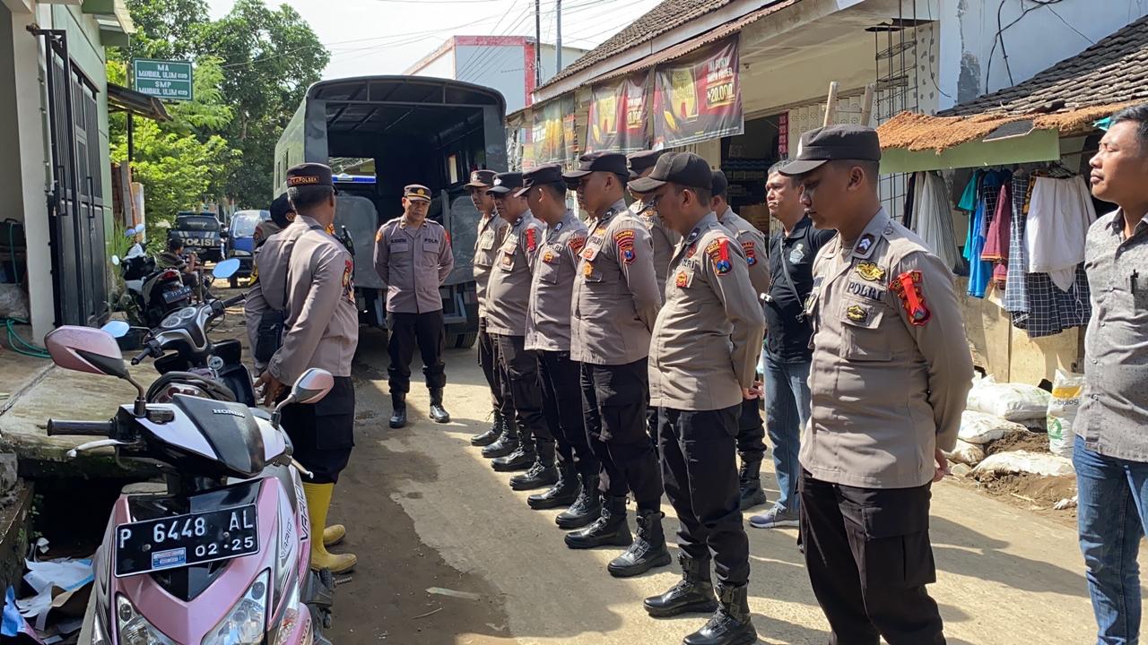 Gercep TNI, BPBD dan Polri membantu dampak banjir. 