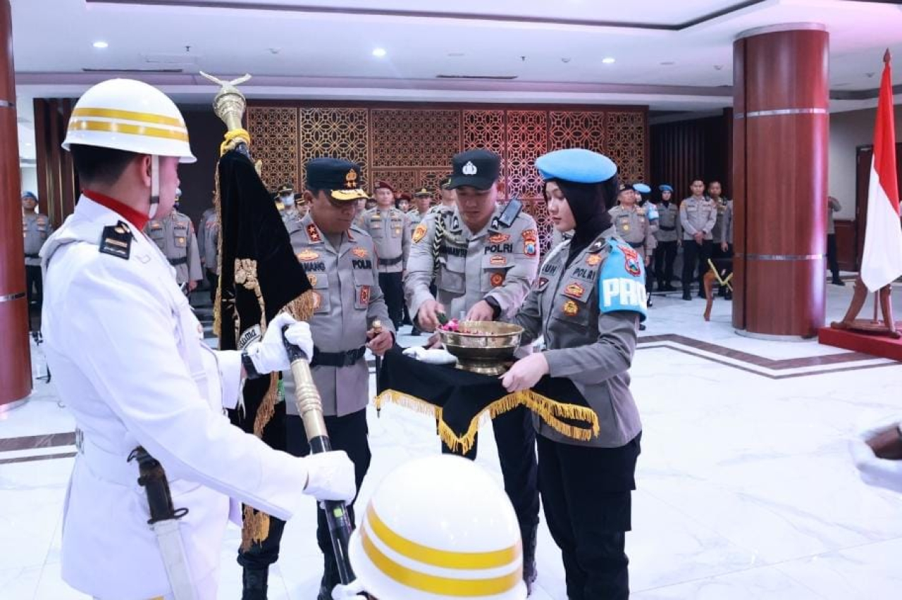 Kapolda Jatim Pimpin Upacara Pemuliaan Nilai Luhur Tribrata Pataka Polda Jatim 'Tan Hana Dharma Mangrwa