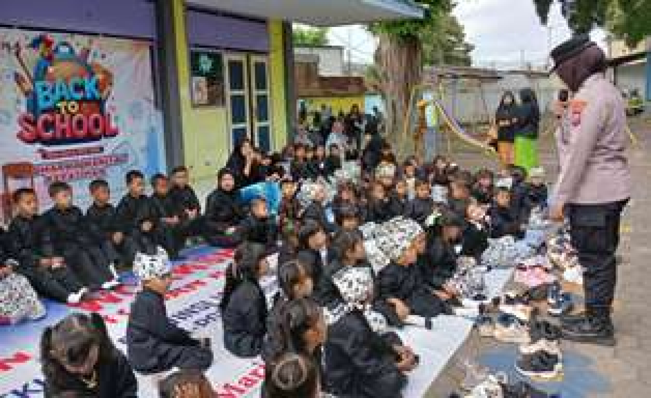 Melalui Wayang Golek, Polresta Banyuwangi Edukasi Kepada Siswa Terkait Anti Bullying