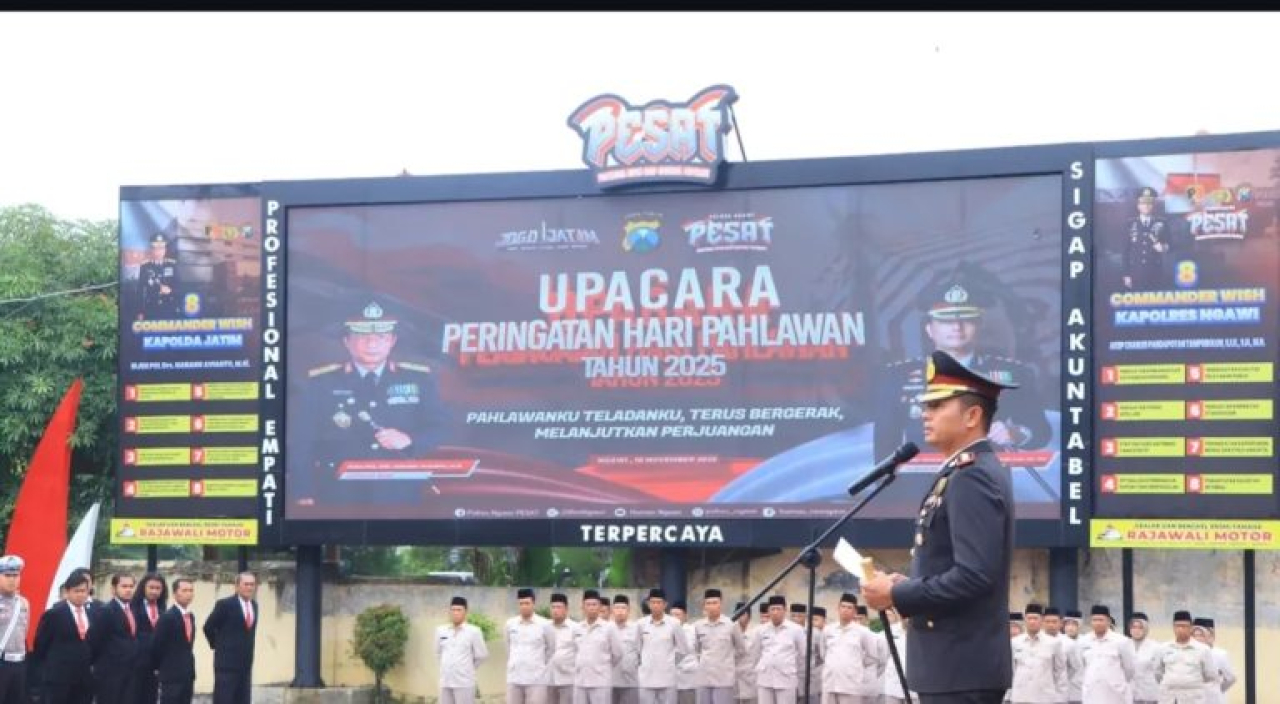 Kapolres Ngawi AKBP Charles Pandapotan Tampubolon Pimpin Upacara Hari Pahlawan 2025 di Lapangan Satya Haprabu