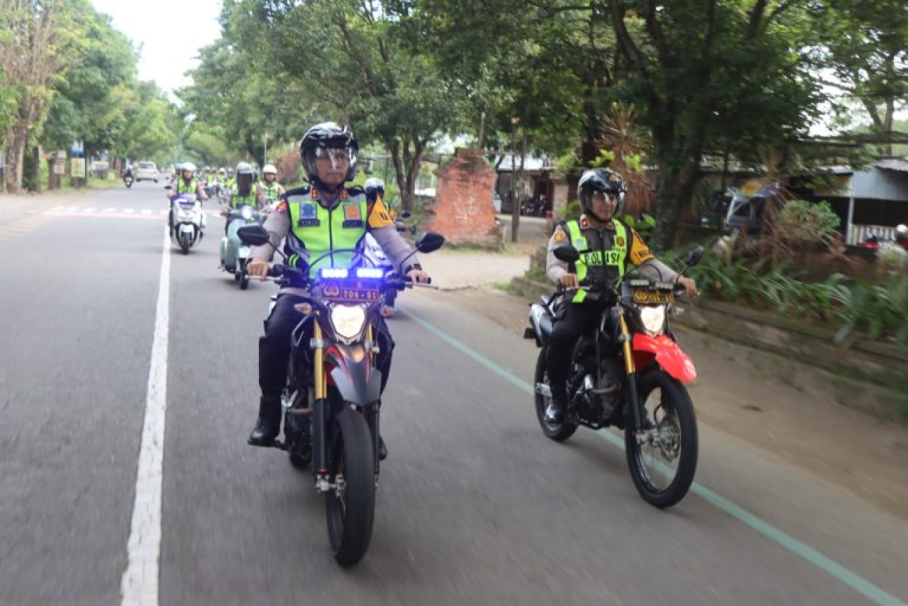 Kapolres Trenggalek Pimpin Langsung Patroli Skala Besar Malam Natal