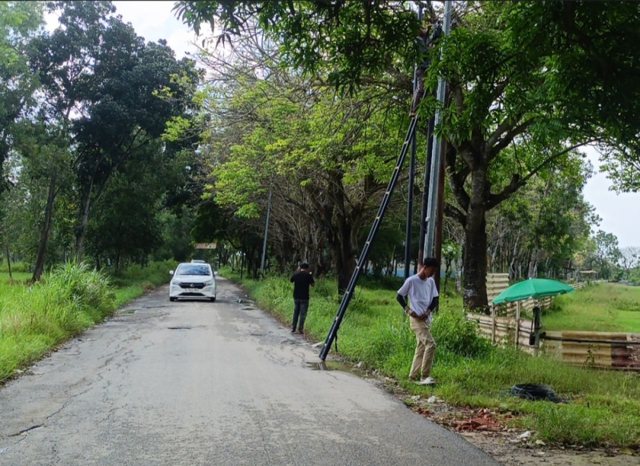 Proyek Kabel PT ERKA FIBER Diduga Abaikan K3, Penanggung Jawab Klaim Sudah Kantongi Izin Desa Sangragung